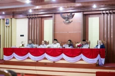 Gubernur Sultra Gandeng...