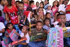 Prabowo Beri Bantuan...