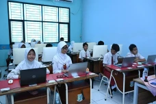 Cegah Jual Beli Kursi...