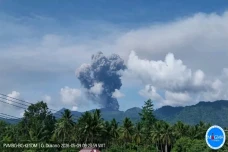 Gunung Dukono Meletus...