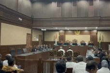 Dua Terdakwa Kasus Tata...