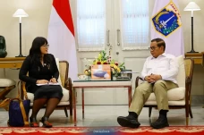 Wamen Stella dan Pramono...