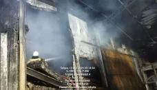 Kebakaran 4 Gudang di...