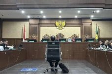 Nadiem Dituntut 18 Tahun...