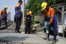 KAI Daop 1 Tutup Perlintasan...