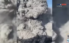 Erupsi Gunung Dukono...