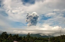 Aktivitas Vulkanik Gunung...