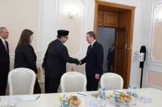 Bertemu PM Belarus,...