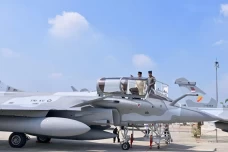 Momen Prabowo Cek Cockpit...