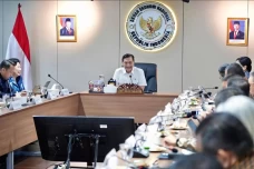 Luhut Buka Suara Soal...