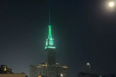 Magisnya Senja Makkah,...