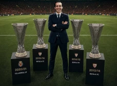 Aston Villa Juara Liga...