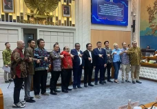 Wakil Ketua Komisi VII...