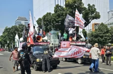Aksi Ojol Forkot Warnai...