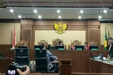 Tuntutan Terhadap Nadiem...