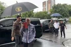 Rosan Ungkap Alasan...