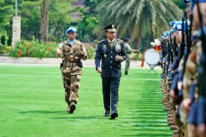 Panglima TNI Berangkatkan...