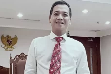 Menggugat Ilusi Kapitalisme...