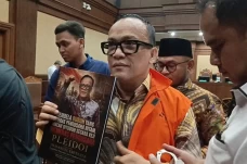 Pamer Buku Pleidoi,...