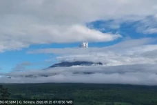 Gunung Semeru Erupsi...