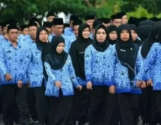 Gaji ke-13 ASN dan Pensiunan...