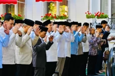 Presiden Prabowo Salat...