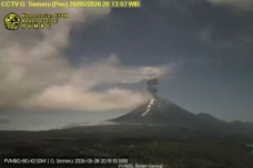 Gunung Semeru Erupsi,...