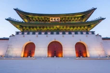 Menjelajahi Pesona Korea:...