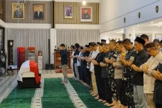 Disalatkan, Jenazah...