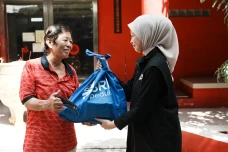Menebar Kasih di Hari...