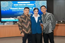 Azriel Bakal Wisuda...