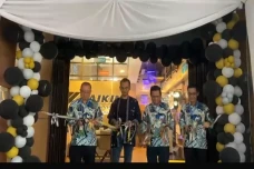 Resmi Dibuka, DAIKIN...