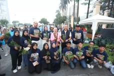 Ribuan Masyarakat Antusias...