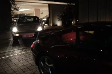 2 Mobil Porsche Disita...