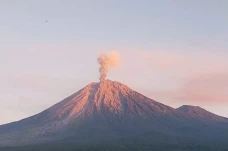 Gunung Semeru Erupsi,...