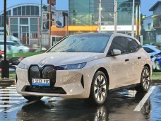 BMW iX xDrive45, Kemewahan...
