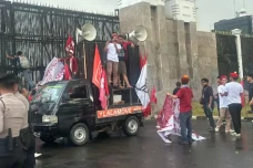 Aksi Demo di Gedung...