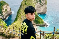 Dulu Dibully Karena...