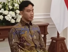 Gibran Ajak Mahasiswa...