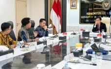 Yusril Dialog dengan...