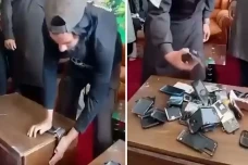 Taliban Larang Warga...