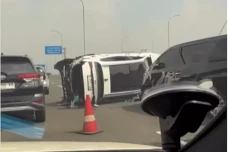 3 Kendaraan Kecelakaan...