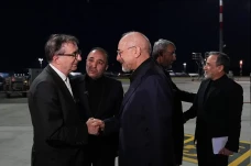 Iran Gunakan Senjata...