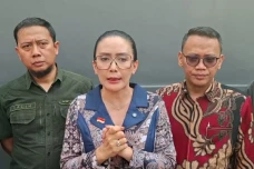 Didukung Rieke Diah...