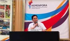 Menpora Erick Kecam...