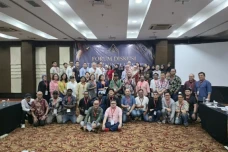Bahas Kemajuan Desa...