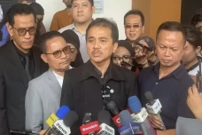 Roy Suryo Ngamuk Sidang...