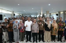 Menteri LH Jumhur Hidayat...
