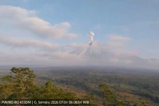Gunung Semeru Erupsi...