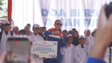 Komut Pertamina Salurkan...